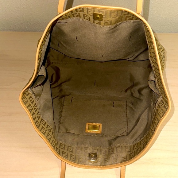 WOW POSHMARK - Authentic Fendi Extra Large Tote - Picture 5 of 16